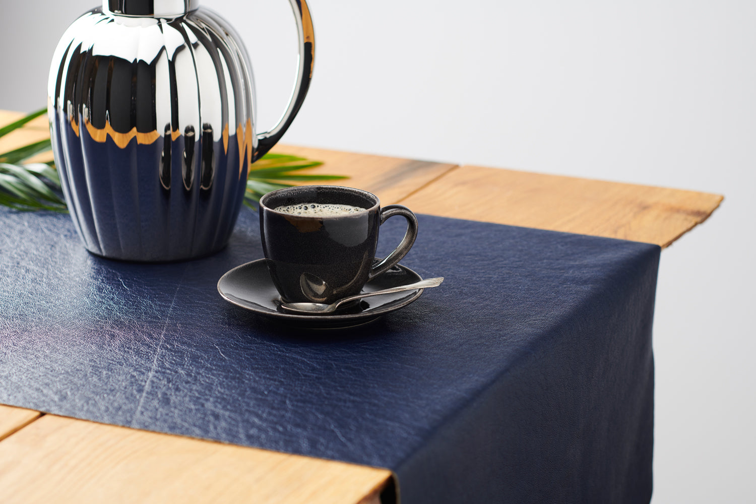 Tischläufer SARA „Dinner4Two“ – Königsblaue Lederoptik Größe 50x135 cm